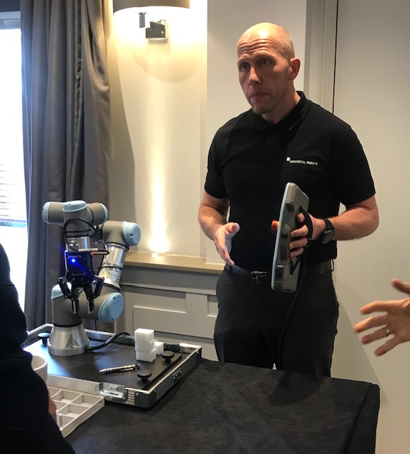 img1 Universal Robots has Taken the Cobots on Tour