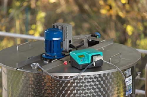 ggg Watson-Marlow tube pump aids hunt for harmful microplastics