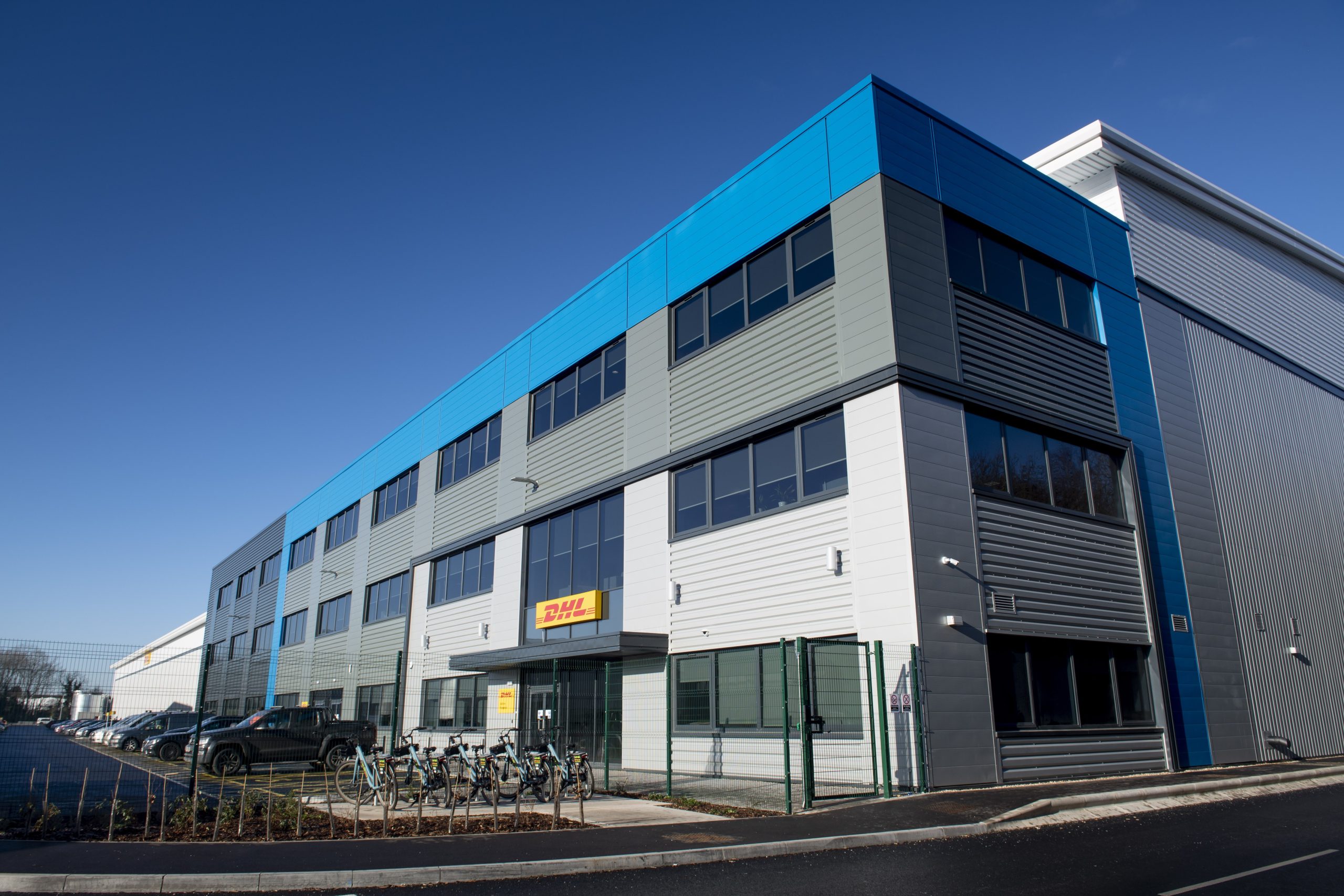 DHL to deploy 1,000+ additional robots across UK operations