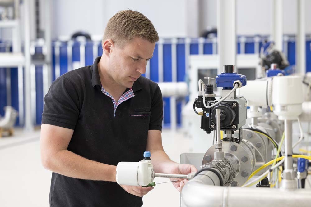 ABB launches new NINVA™ with SIL2 certification for safer and simpler temperature measurement across industries