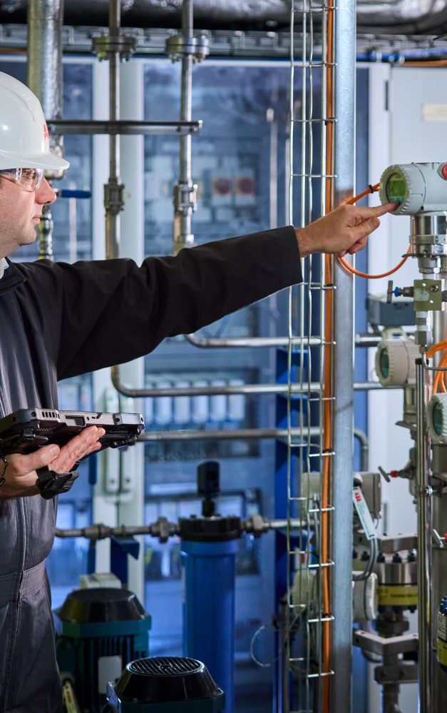 ABB simplifies industrial device maintenance with Generative AI