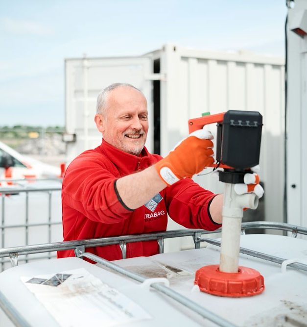 FLUX Pumps unveils the new FBM 4100 battery pump motor: A smart, cordless revolution in drum and IBC fluid handling