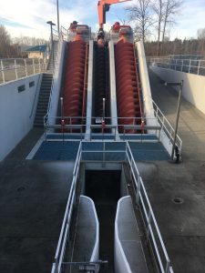 The20Lakeside20Screw20Pumps20at20Snohomish2c20and20the20Parshall20flume20used20to20measure20the20incoming20flow Blue or Red – Award-winning Snohomish WWTP continues to shine