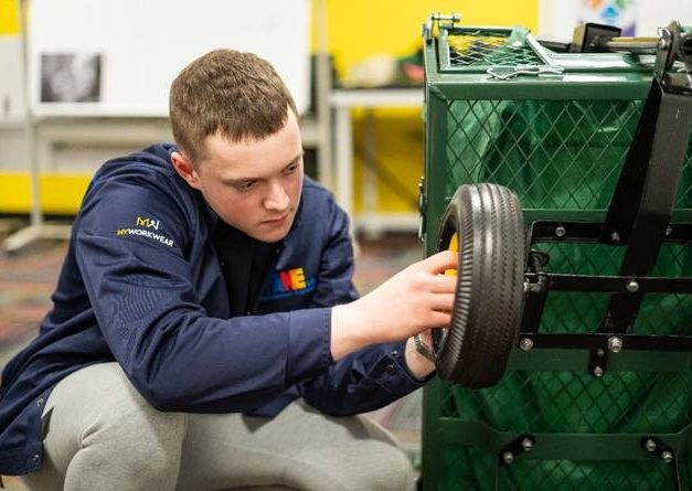 National Apprenticeship Week: Make UK calls for Skills Investment Pledge to reverse plummeting apprenticeship numbers