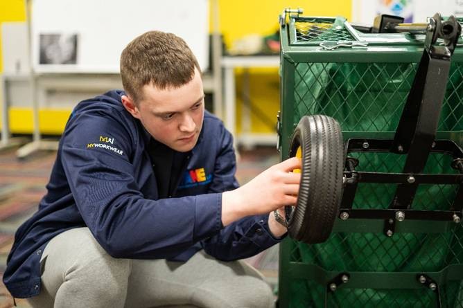 National Apprenticeship Week: Make UK calls for Skills Investment Pledge to reverse plummeting apprenticeship numbers